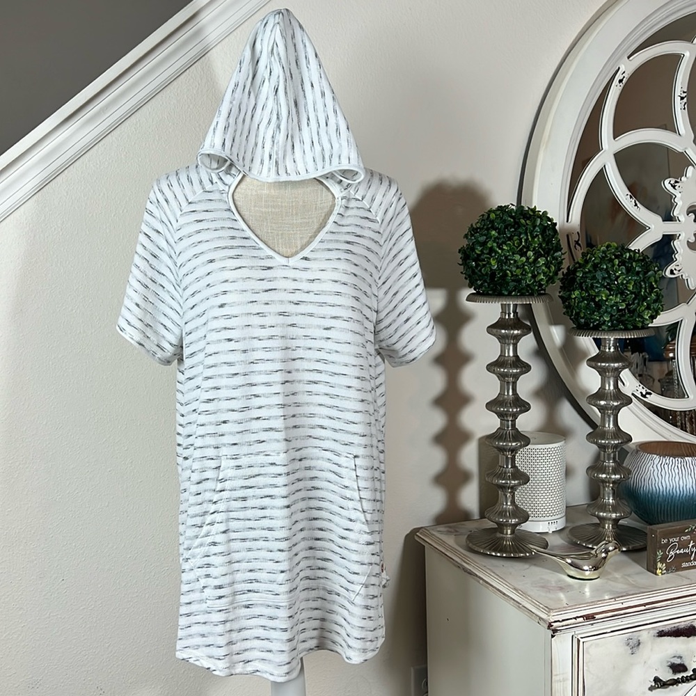 Livi Sz 14/16 White/Black Striped Hoodie Tunic